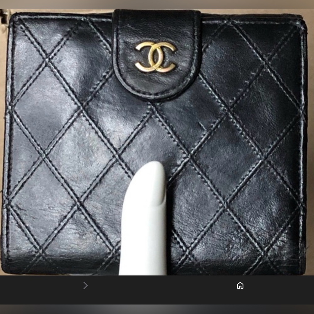 Chanel Black Vintage quilted Compact Wallet with Gold Logo (COA) included! - Picture 2 of 13